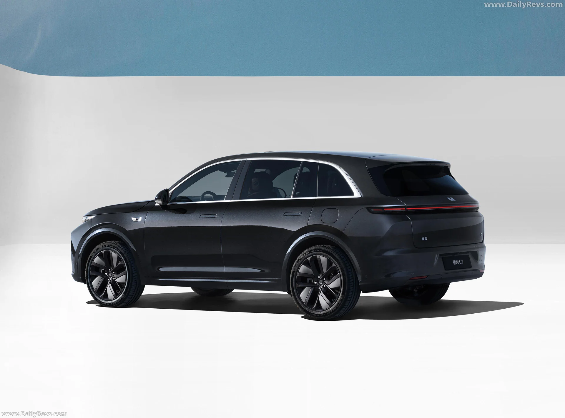 Li Auto L7 view 4