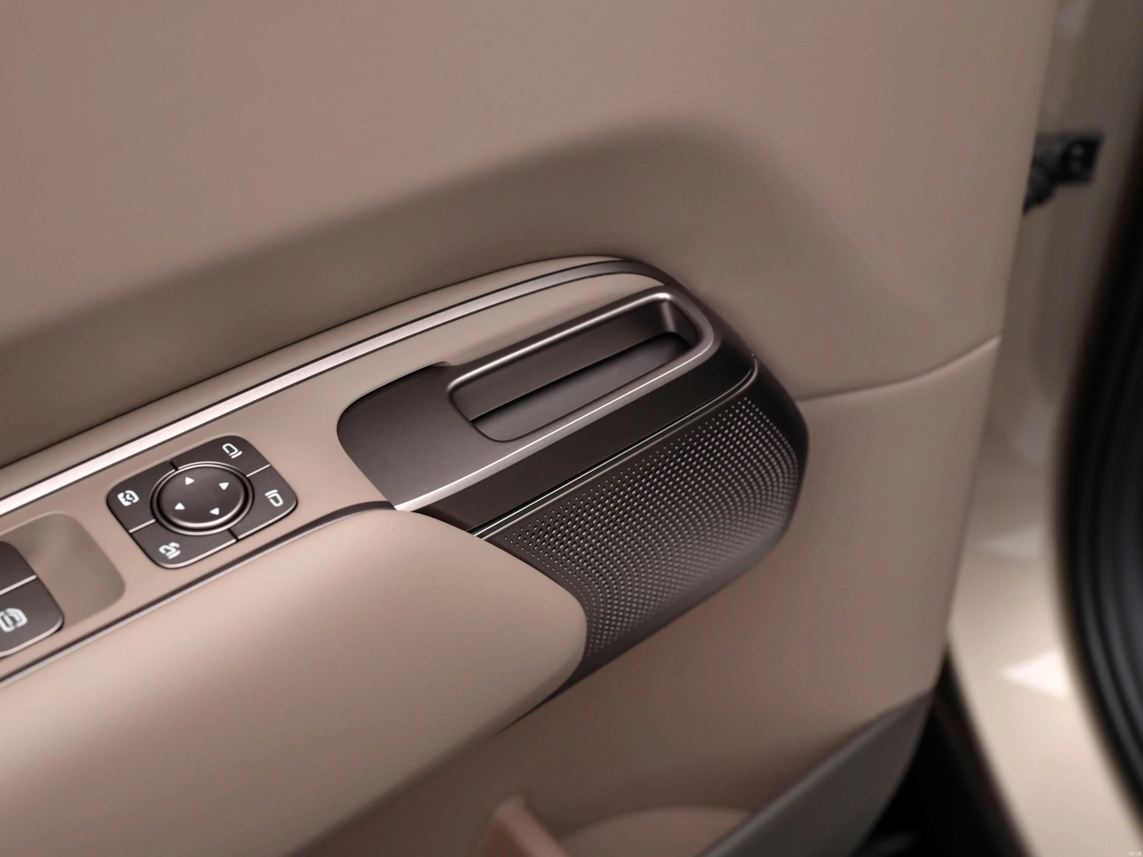 Li Auto L8 interior detail 3