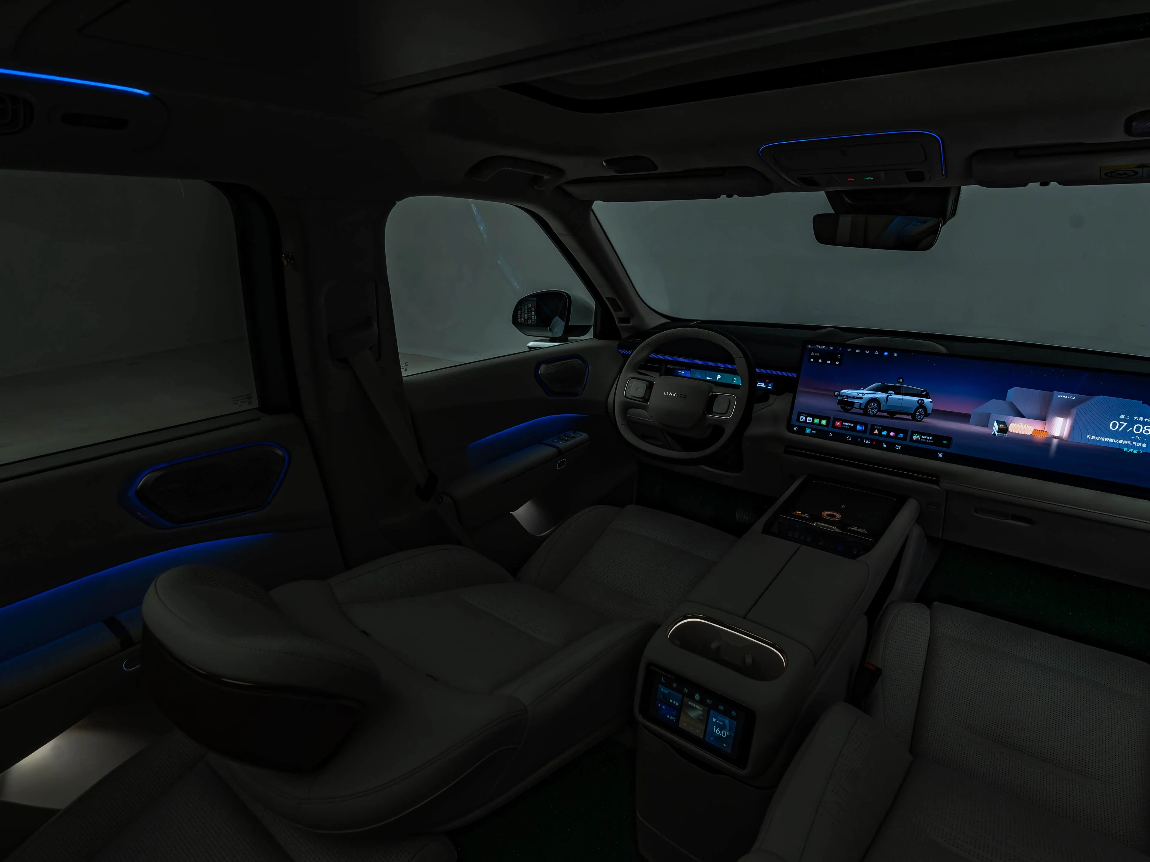 Lynk & Co 900 rear cabin