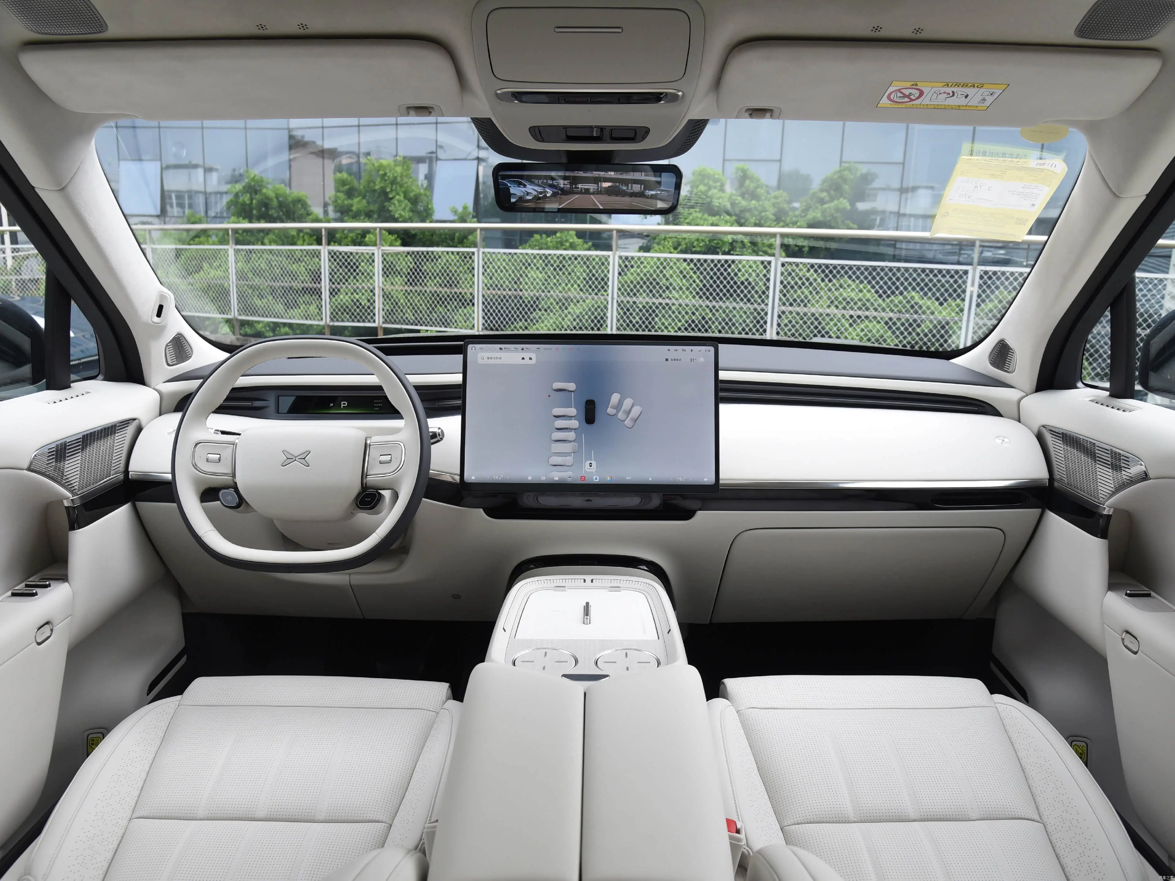 XPeng GX interior