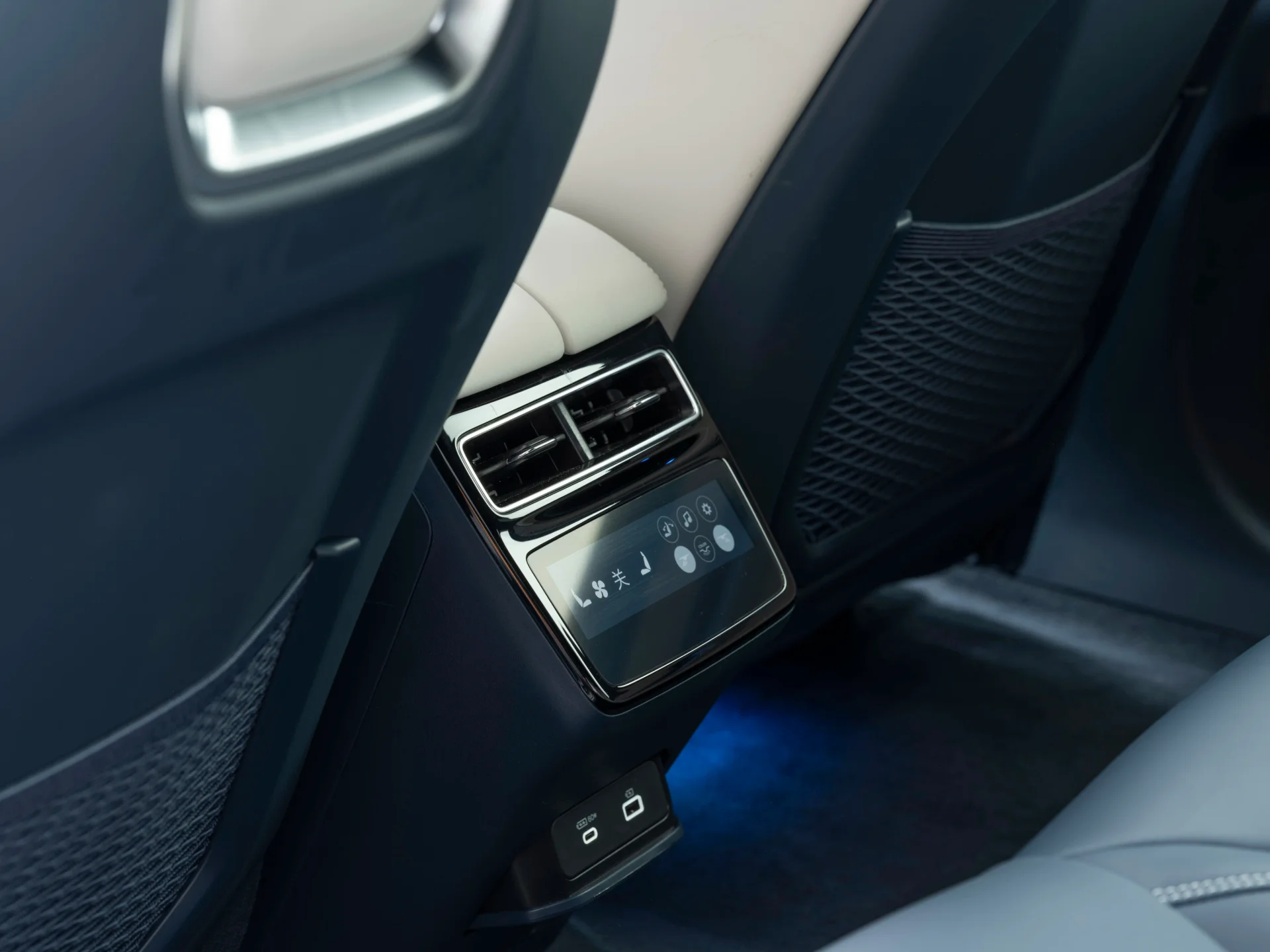 Zeekr 001 rear cabin